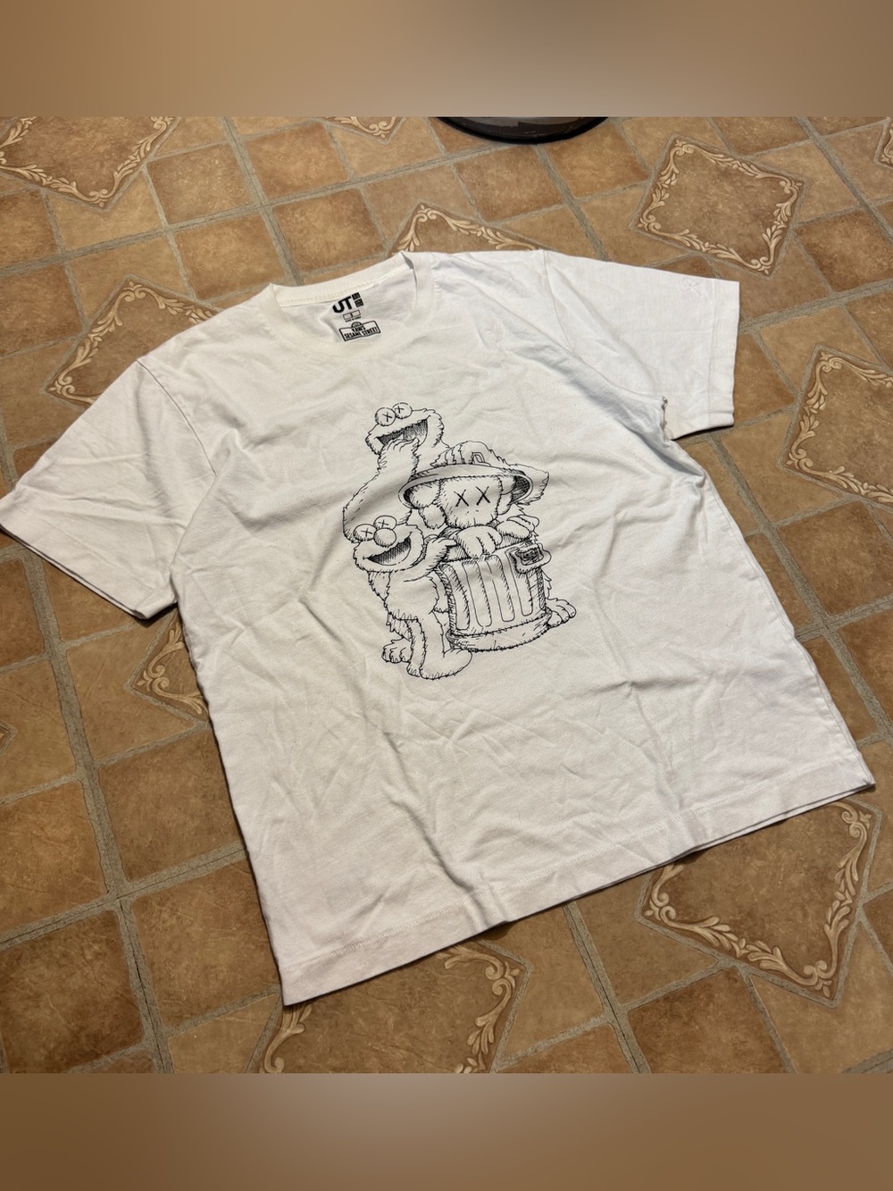 Uniqlo UT x KAWS x Sesame Street Graphic Tee - White / Size Small